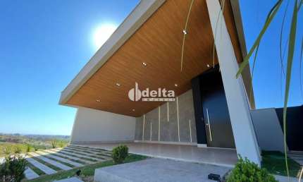 Casa no condomínio Terras Alpha disponível para venda em Uberlândia-MG
