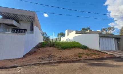 Terreno disponível para venda 360 m² no bairro Jardim Inconfidência em Uberlândia-MG