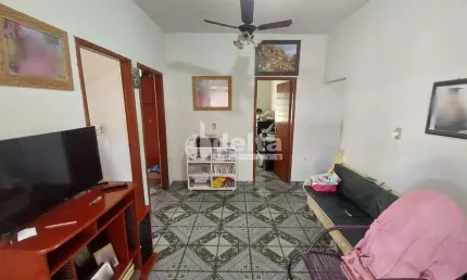 Casa residencial disponível para venda no bairro Marta Helena  em Uberlândia-MG