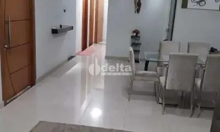 Casa residencial disponível para venda no Bairro Jardim Patrícia em Uberlândia-MG