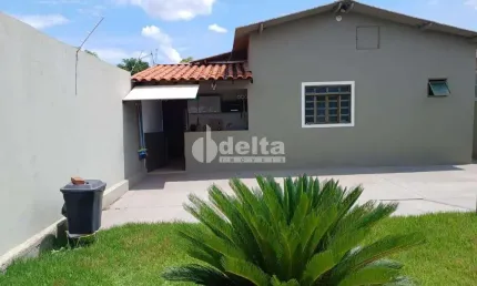 Casa residencial disponível para venda no bairro São Jorge em Uberlândia-MG