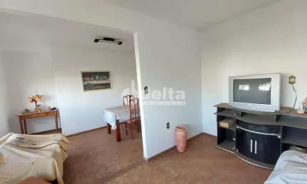 Casa disponível para venda no bairro Bom Jesus em Uberlândia-MG