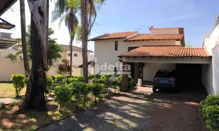 Casa residencial disponível para venda e locação no bairro Cidade Jardim em Uberlândia - MG
