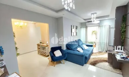 Casa residencial disponível para venda no bairro Laranjeiras em Uberlândia-MG