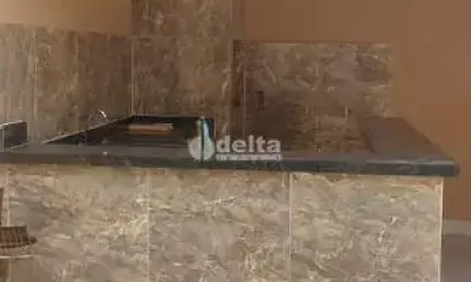 Casa residencial disponível para venda no bairro Jardim Brasília em Uberlândia-MG