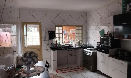 Casa residencial disponível para venda no bairro Jardim Brasília em Uberlândia-MG