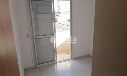 Apartamento disponível para locação e venda no bairro Segismundo Pereira em Uberlândia-MG