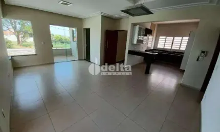 Casa residencial disponível para venda no bairro Jardim Inconfidência em Uberlândia-MG