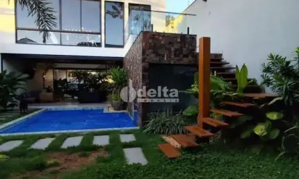 Casa residencial disponível para locação e venda no bairro Jardim Karaíba em Uberlândia-MG