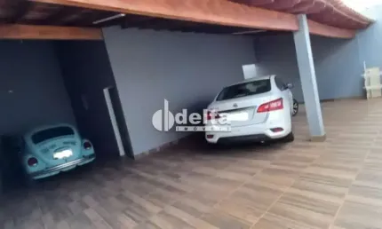 Casa residencial disponível para venda no bairro São Jorge em Uberlândia-MG