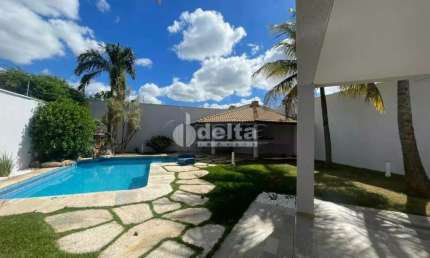 Casa residencial disponível para locação e venda no bairro Morada da Colina em Uberlândia-MG