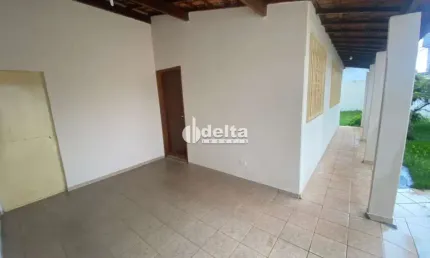 Casa residencial disponível para venda no bairro Presidente Roosevelt em Uberlândia-MG