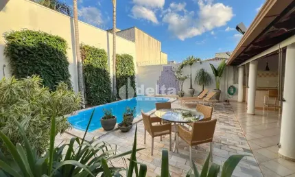 Casa residencial disponível para venda no bairro Vigilato Pereira em Uberlândia-MG