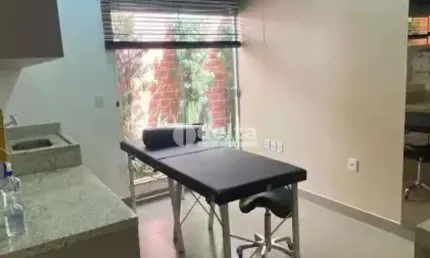 Casa Comercial disponível para locação/Venda no bairro Granada em Uberlândia-MG
