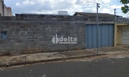 Casa residencial disponível para venda no bairro Jardim Inconfidência em Uberlândia-MG