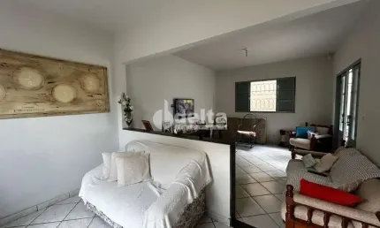 Casa residencial disponível para venda no bairro presidente roosevelt em uberlândia-mg