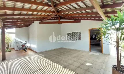 Casa residencial disponível para venda no bairro Vigilato Pereira em Uberlândia-MG