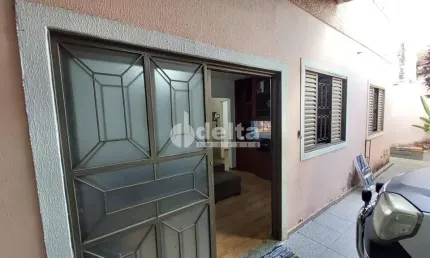 Casa residencial disponível para venda no bairro Santa Luzia em Uberlândia-MG