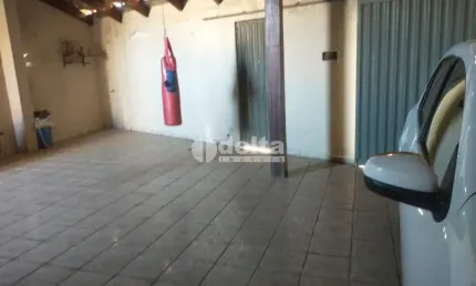 Casa com 3 quartos à venda no Jaraguá, Uberlândia 