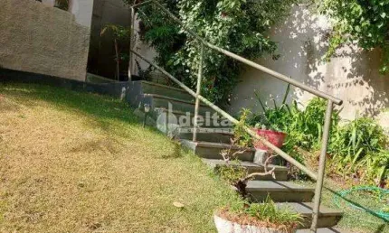 Casa residencial disponível para venda no bairro Vigilato Pereira em Uberlândia-MG