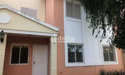 Casa residencial disponível para venda no bairro Jardim Karaíba em Uberlândia-MG