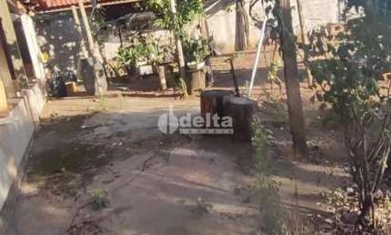 Chácara Residencial disponível para Venda no bairro Distrito Industrial em Uberlândia-MG