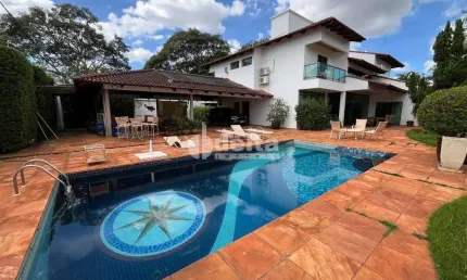 Casa residencial disponível para venda no bairro Jardim Karaíba em Uberlândia-MG