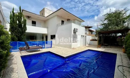 Casa residencial disponível para venda no bairro Gávea em Uberlândia-MG