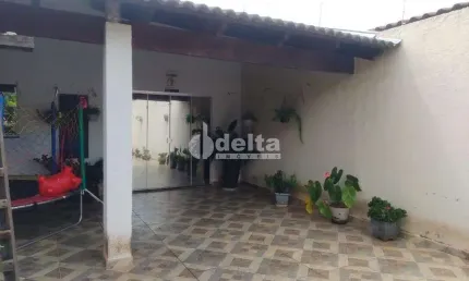 Casa residencial disponível para venda no bairro Jardim Ipanema em Uberlândia-MG