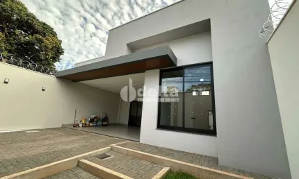 Casa residencial disponível para venda no bairro Vigilato Pereira em Uberlândia-MG