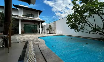 Casa residencial disponível para venda no bairro Morada da Colina em Uberlândia-MG.