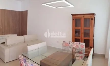 Casa residencial disponível para venda no bairro Alto Umuarama em Uberlândia-MG