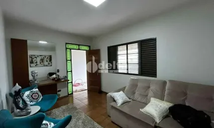 Casa residencial disponível para venda e locação no bairro santa mônica em uberlândia-mg