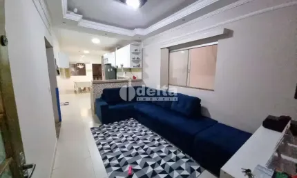 Casa residencial disponível para venda no bairro Jardim Holanda em Uberlândia - MG.