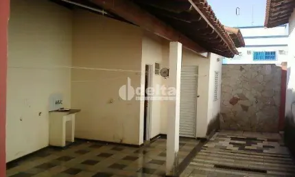 Casa residencial disponível para venda no bairro santa mônica em uberlândia-mg