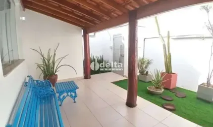 Casa residencial disponível para locação e venda no bairro Vigilato Pereira em Uberlândia-MG