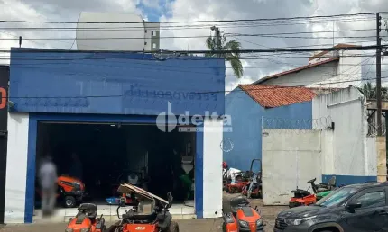Loja disponível para venda no bairro Santa Mônica em Uberlândia-MG.