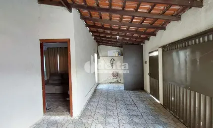 Casa residencial disponível para venda no bairro São Jorge em Uberlândia-MG