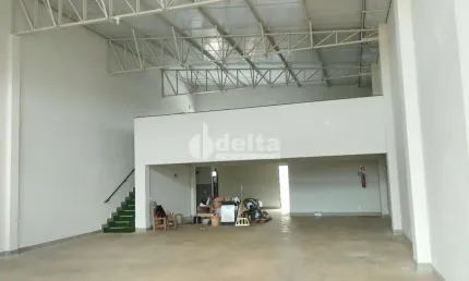 Galpão disponível para venda no bairro Shopping Park em Uberlândia-MG