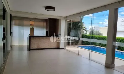 Casa no condomínio Jardins Barcelona disponível para locação e venda em Uberlândia-MG