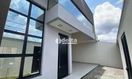 Casa residencial disponível para venda no bairro Alto Umuarama em Uberlândia-MG