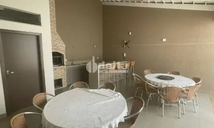 Casa residencial disponível para locação e venda no bairro santa mônica em uberlândia-mg