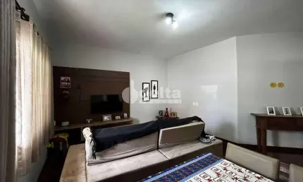 Casa residencial disponível para venda no bairro santa mônica em uberlândia-mg