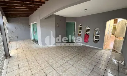 Casa residencial disponível para venda no bairro Brasil em Uberlândia-MG