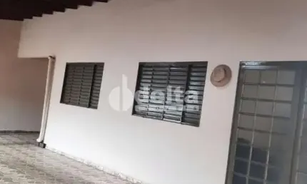 Casa residencial disponível para venda no bairro Morumbi em Uberlândia-MG