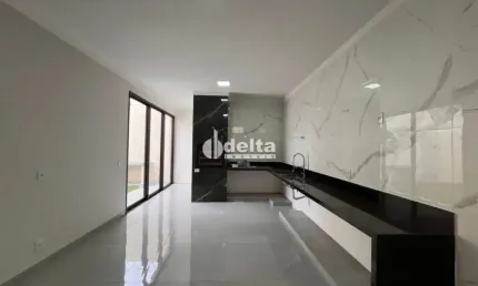 Casa residencial disponível para venda no bairro Alto Umuarama em Uberlândia-MG