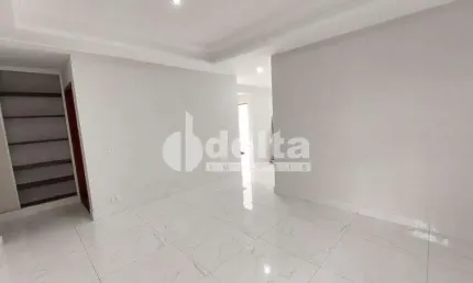 Casa residencial disponível para locação e venda no bairro Custódio Pereira em Uberlândia-MG