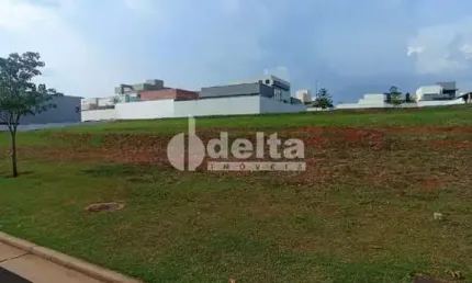 Terreno no condomínio disponível para venda no bairro granja marileusa em uberlândia-mg
