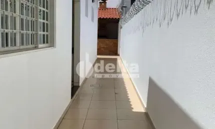 Casa residencial disponível para venda no bairro Vigilato Pereira em Uberlândia-MG