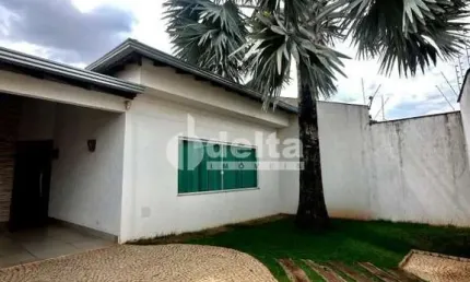 Casa residencial  disponível para venda no bairro Santa Mônica em Uberlândia-MG